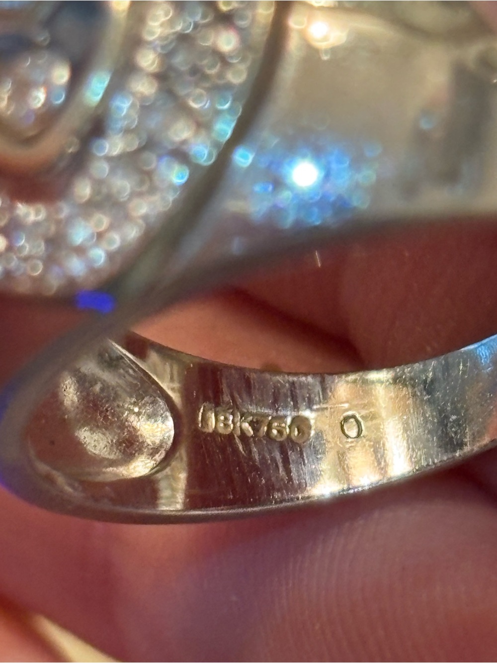 18k white gold with floating diamond ring. 7gram gold